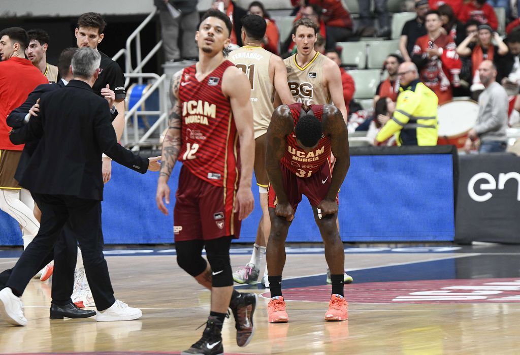 Todas las imágenes del partido del UCAM Murcia contra el Bàsquet Girona