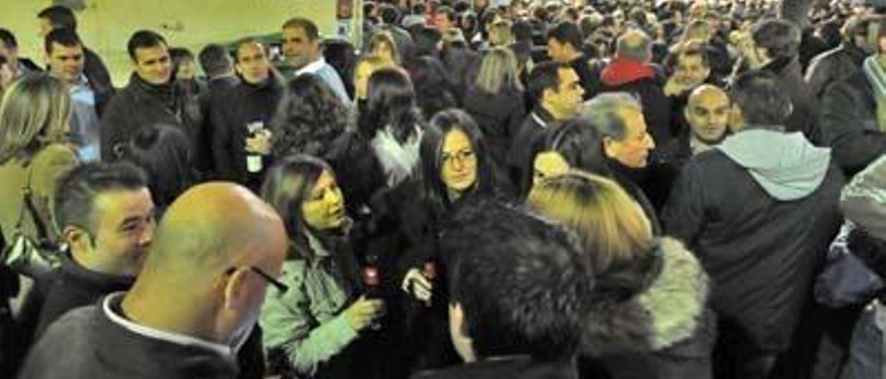 La justicia constriñe las tascas de Castelló y limita hasta las diez de la noche la venta de alcohol en la calle