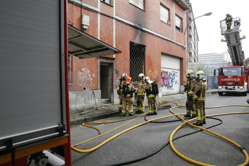 Incendio en Almacenes Industriales en Oviedo