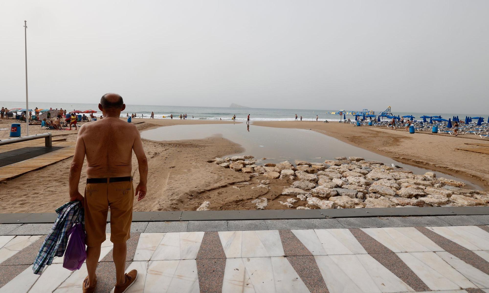 Playa de Levante de Benidorm tras el temporal.