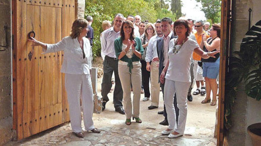 La &quot;otra inauguración&quot;: apertura simbólica de puertas el 5 de septiembre de 2009.