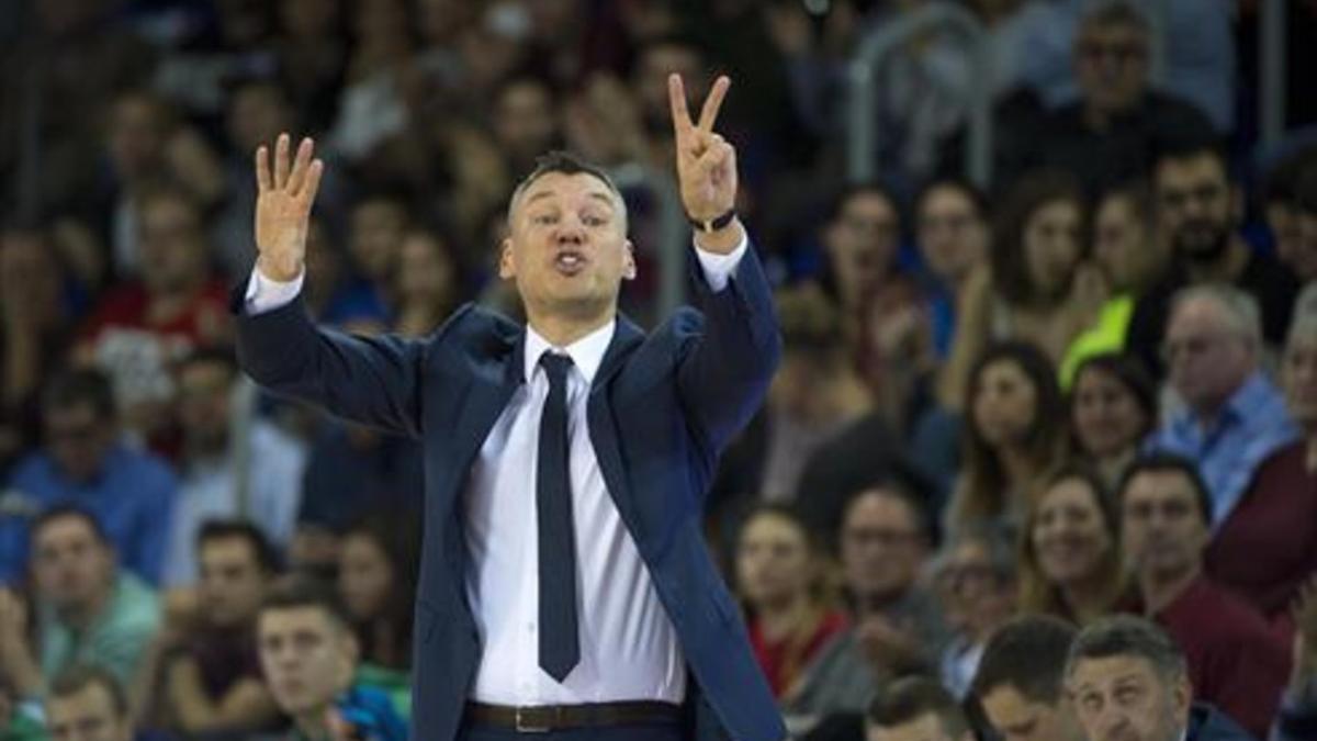 Saras Jasikevicius, dirigiendo al Zalgiris en el Palau Blaugrana.