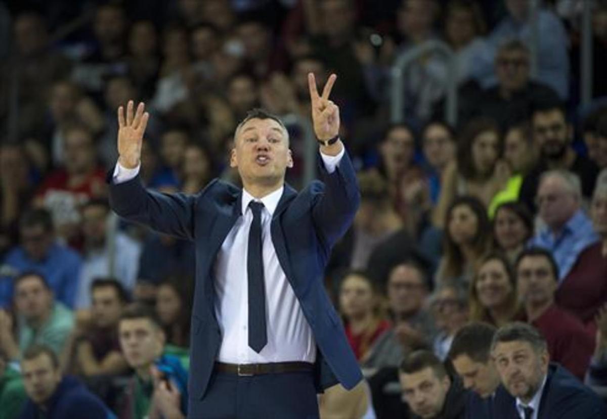 Saras Jasikevicius, dirigiendo al Zalgiris en el Palau Blaugrana. Saras Jasikevicius, dirigiendo al Zalgiris en el Palau Blaugrana.