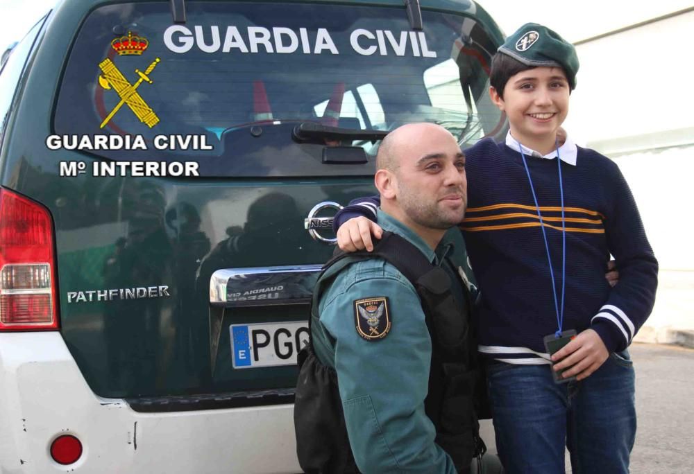 Un niño visita al guardia civil que le salvó la vida en Inca