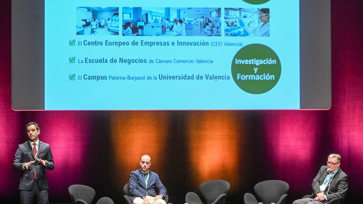 Sagredo durante la presentación del Proyecto de Simbiosis Industrial de Paterna en el encuentro europeo.