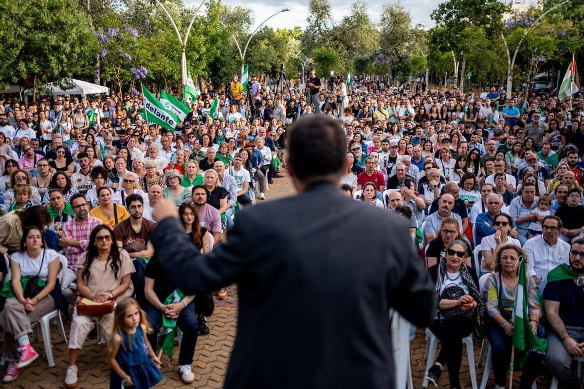 Público asistente al mitin de cierra de campaña de Adelante Andalucía.