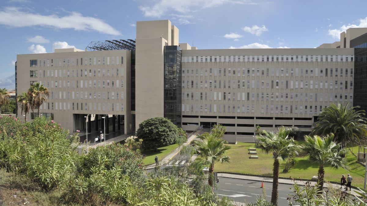 Exterior del Hospital Doctor Negrín.