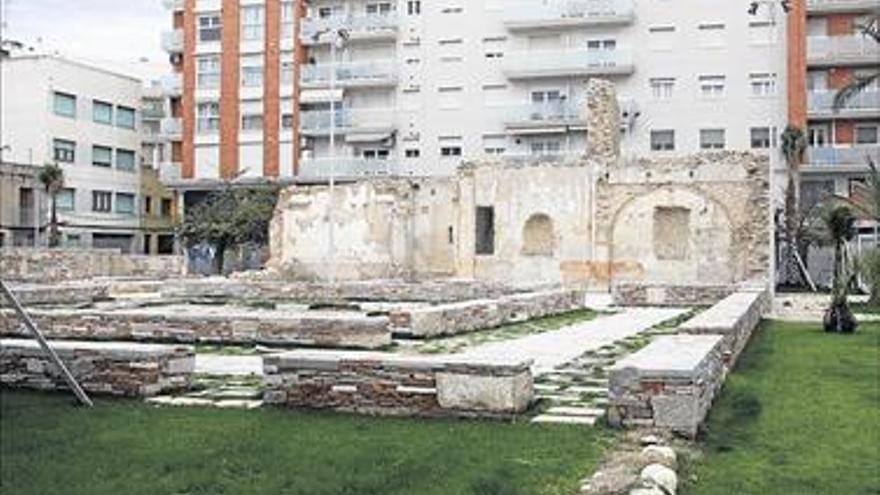 Vinaròs recepciona la plaza del convento pero sigue cerrada