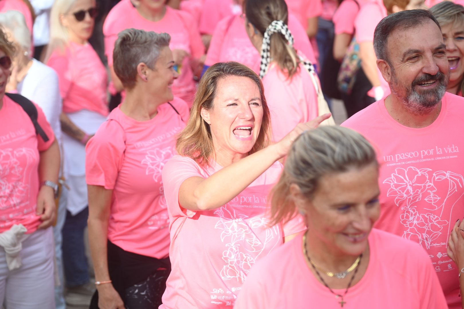 Galería de imágenes: Marcha solidaria contra el cáncer de mama 'Un Paseo por la Vida Castelló 2024'