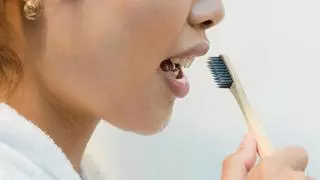 Álvaro Fernández, farmacéutico: “Tu cepillo de dientes podría estar saboteando tu recuperación tras la gripe”