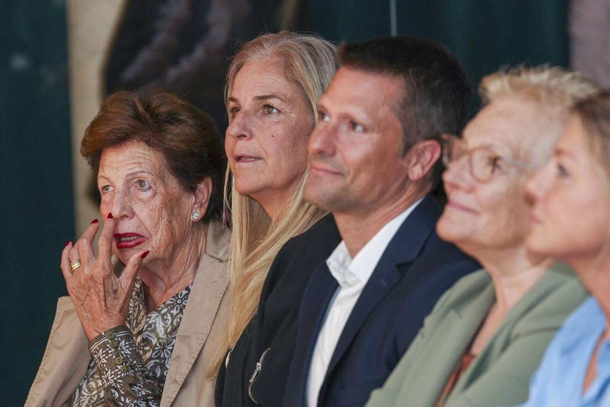 La ex tenista, siguiendo el acto al que acudió en Barcelona