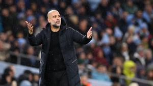 Pep Guardiola, dando instrucciones durante el duelo ante el Newcastle de la FA Cup