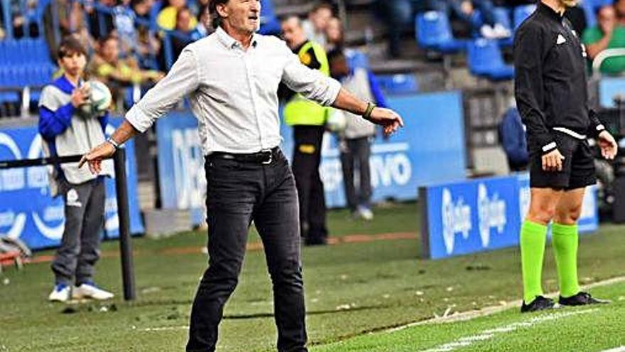 Juan Antonio Anquela, ayer en la banda de Riazor en el partido contra el Almería.