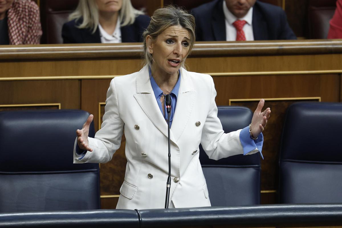 La vicepresidenta segunda y ministra de Trabajo, Yolanda Díaz, interviene durante el pleno celebrado en el Congreso de los Diputados,