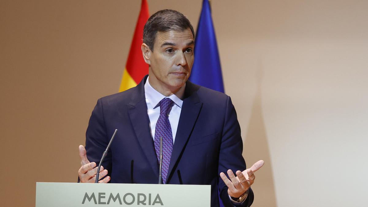 Pedro Sánchez insta a cumplir la Constitución &quot;sin excusas ni subterfugios&quot;