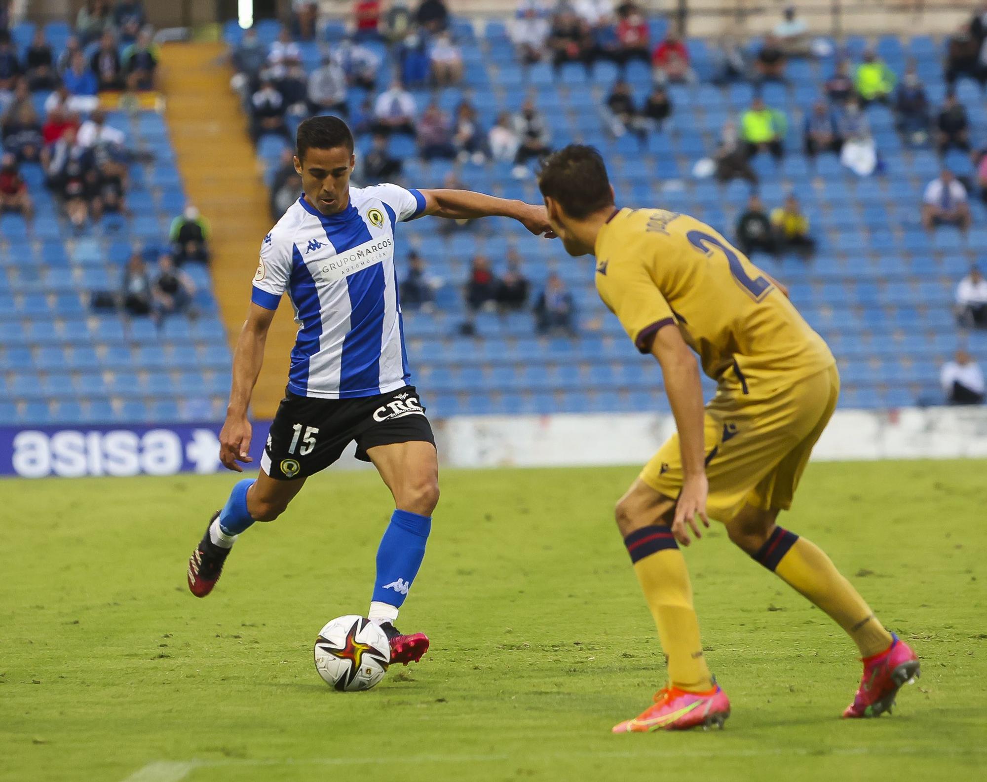 El Rico Pérez se harta del equipo: así se vivió en el estadio el Hércules - Atlético Levante