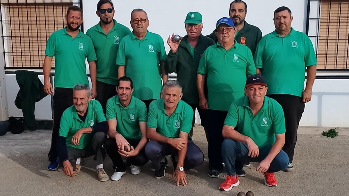 Petanca. Equipo del Punta Verde de Segunda A, que lidera el grupo