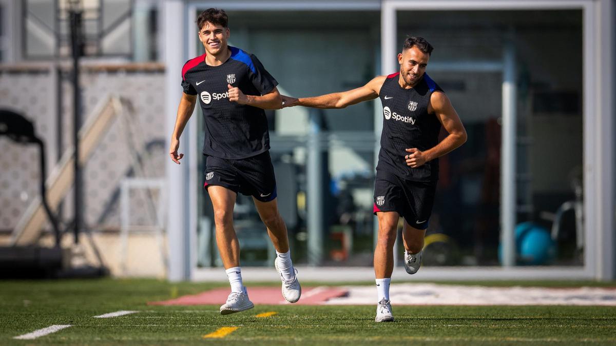 Pau Cubarsí y Eric Garcia, en un entrenamiento con el FC Barcelona