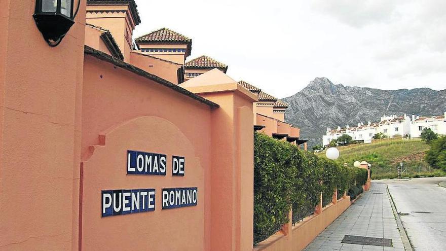 La policía registró varias viviendas en Marbella.