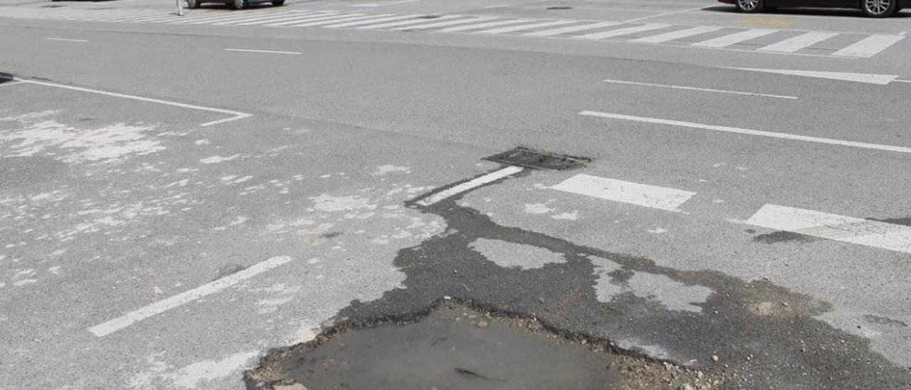 Desperfectos en una zona destinada a estacionamientos.