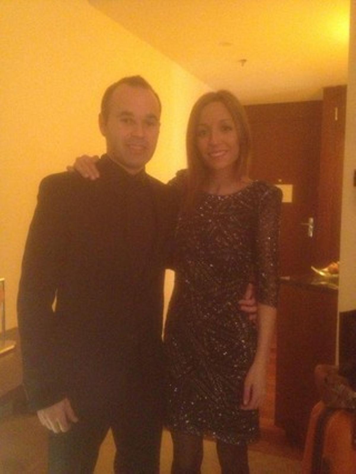 Iniesta i la seva dona, després de la gala, en una foto penjada a Twitter. Iniesta i la seva dona, després de la gala, en una foto penjada a Twitter.