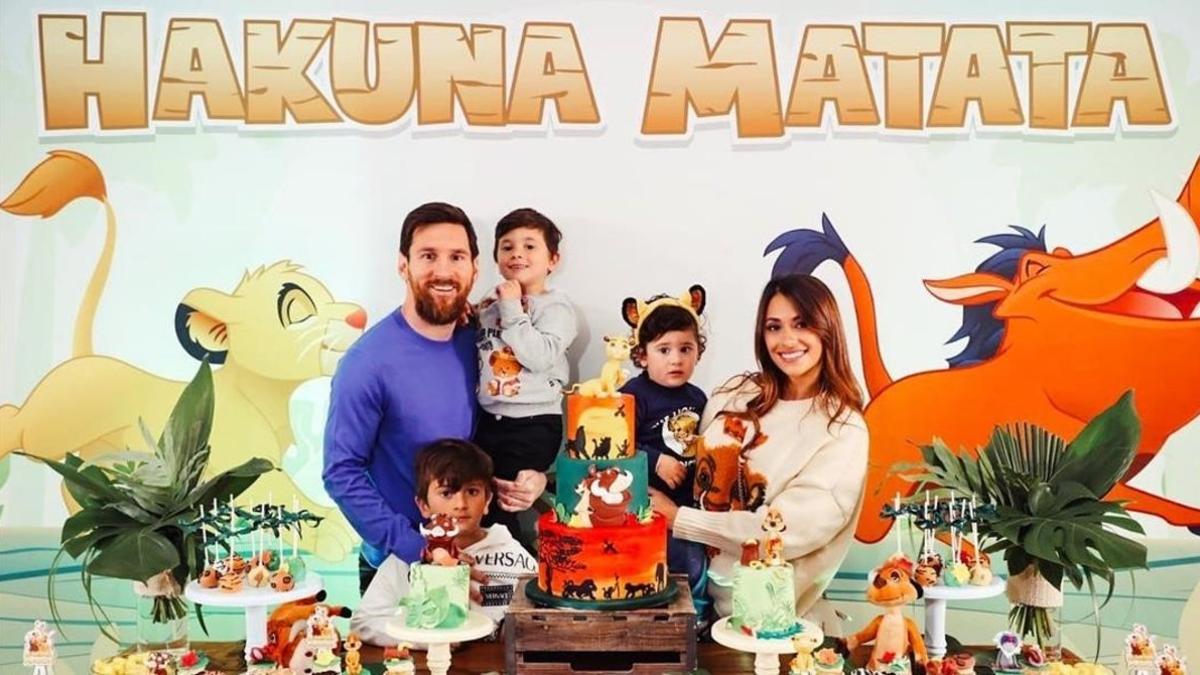 Leo Messi y Antonela Roccuzzo con la familia al completo en el cumpleaños de Ciro