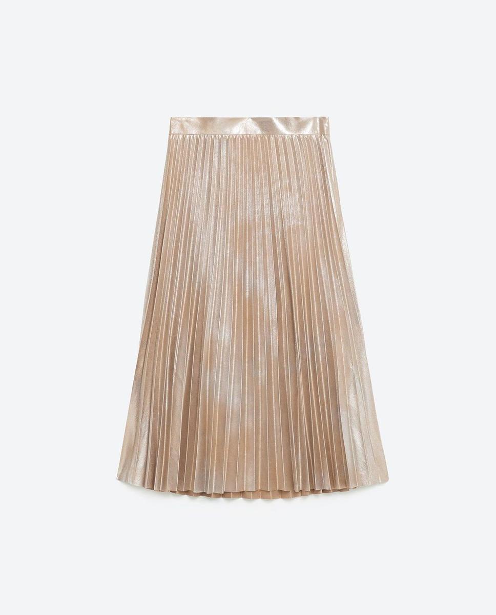 Falda plisada metalizada de Zara