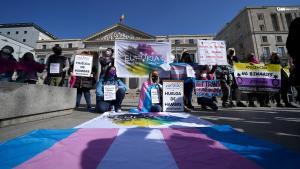 Igualtat accepta fusionar les lleis trans i LGTBI si es reconeix l’autodeterminació