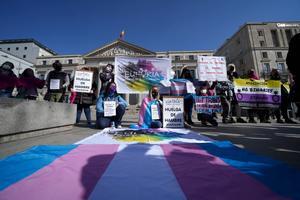 Igualtat accepta fusionar les lleis trans i LGTBI si es reconeix l’autodeterminació