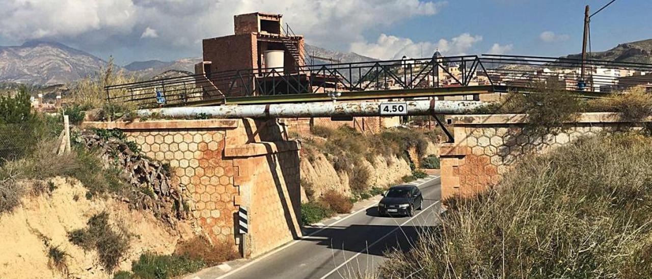 Denuncian que el puente de la vía verde de Agost no se puede demoler