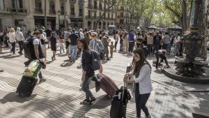 Turistas en la Rambla de Barcelona durante esta Semana Santa.