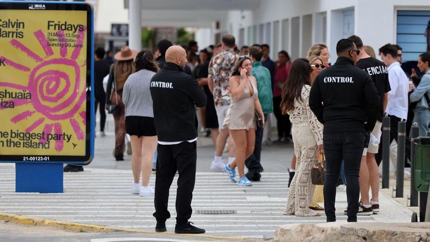 Éxito en los ‘openings’ de las discotecas de Ibiza pese a la falta de personal que hunde a otros sectores