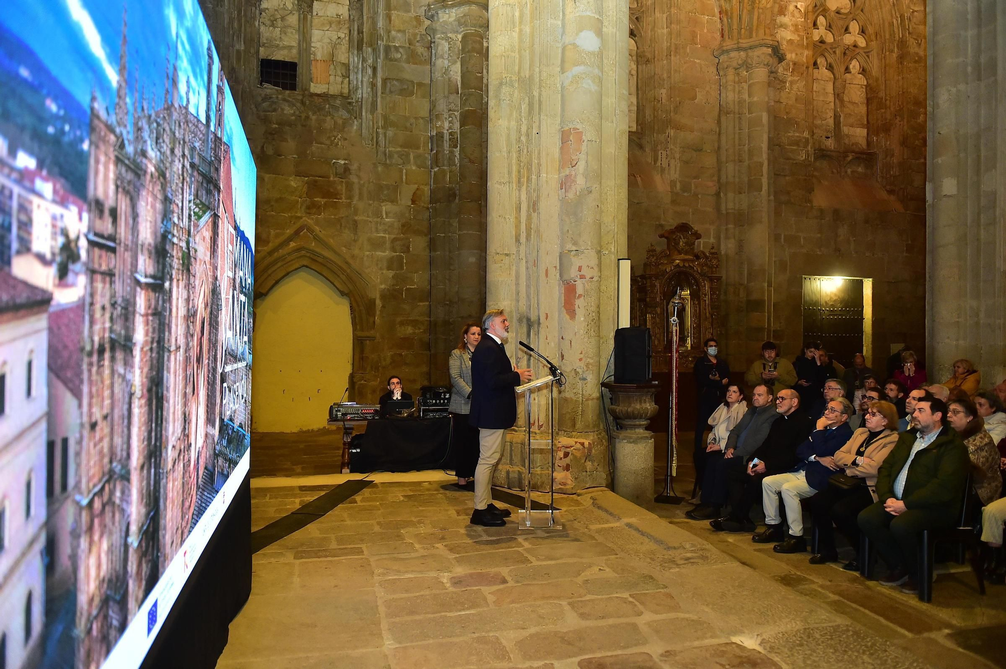Así ha sido la presentación del cartel de la Semana Santa de Plasencia