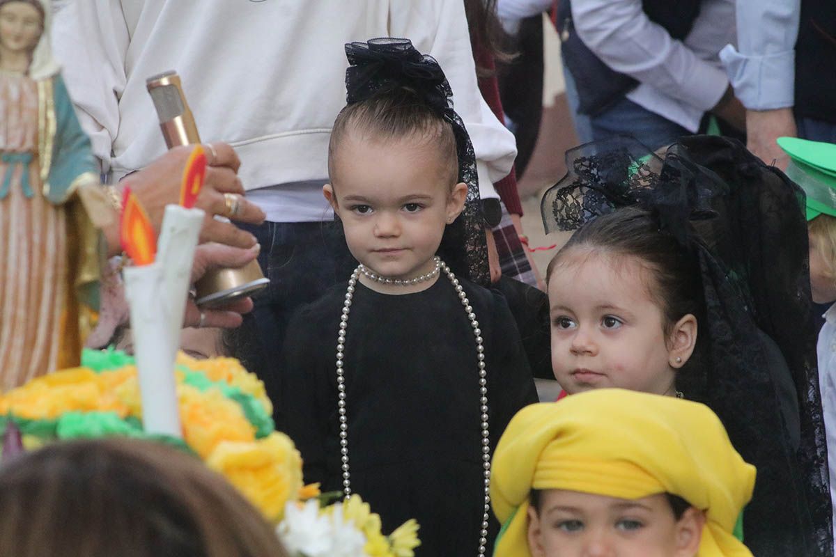 Los más peques de la guardería Chiquitines desfilando en el barrio del Zoco.