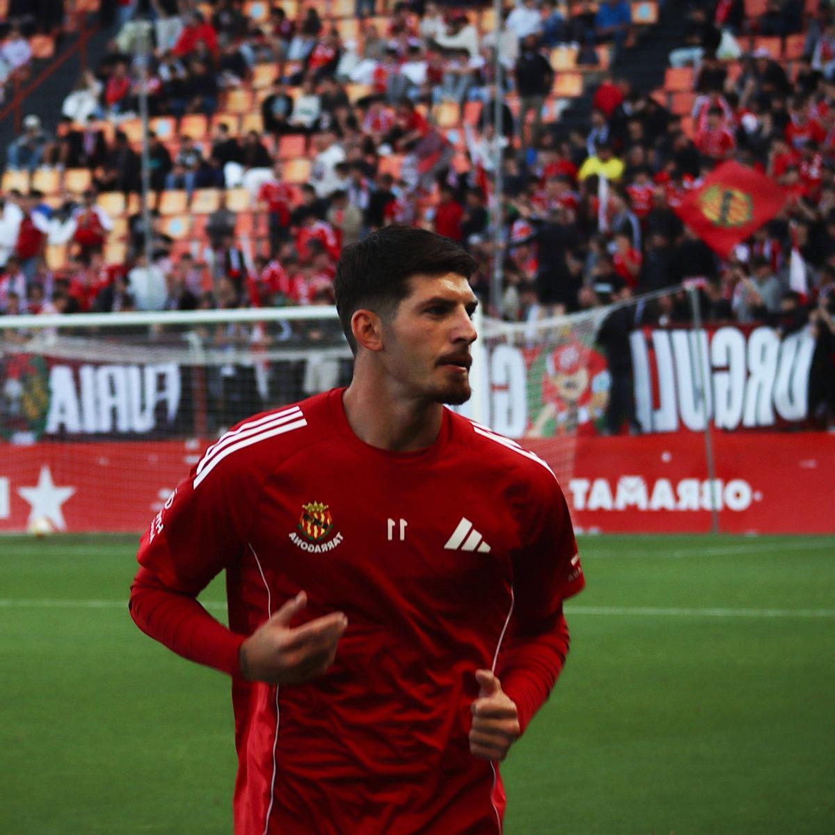 Álex Jiménez, durante un calentamiento previo a un partido con el Nàstic.