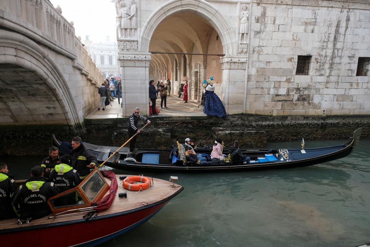 Venecia ha estado luchando durante muchos días con la marea baja, lo que está comenzando a crear serios problemas también para la navegabilidad.