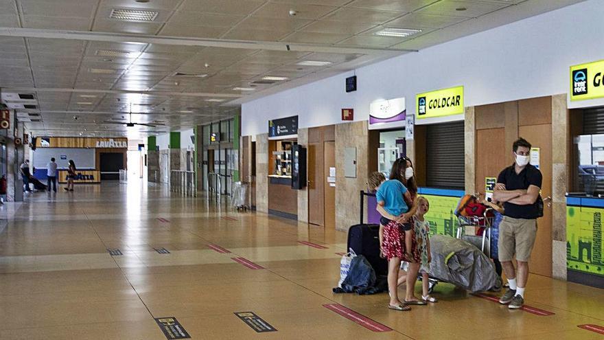 L&#039;aeroport de Girona, gairebé buit fa uns dies.