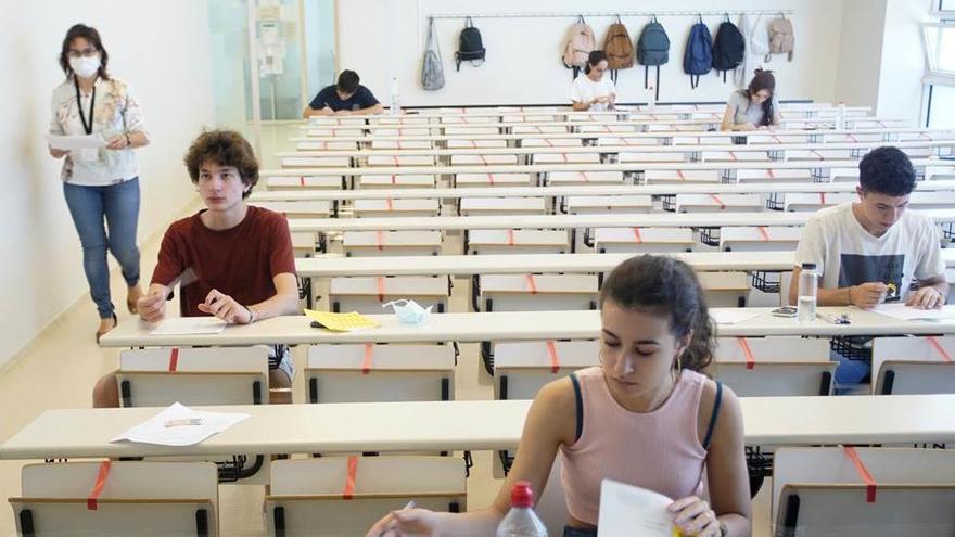 Un examen a la Facultat de Dret de la Universitat de Girona