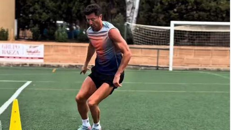Lewandowski, entrenando en el campo del Santa Ponça.