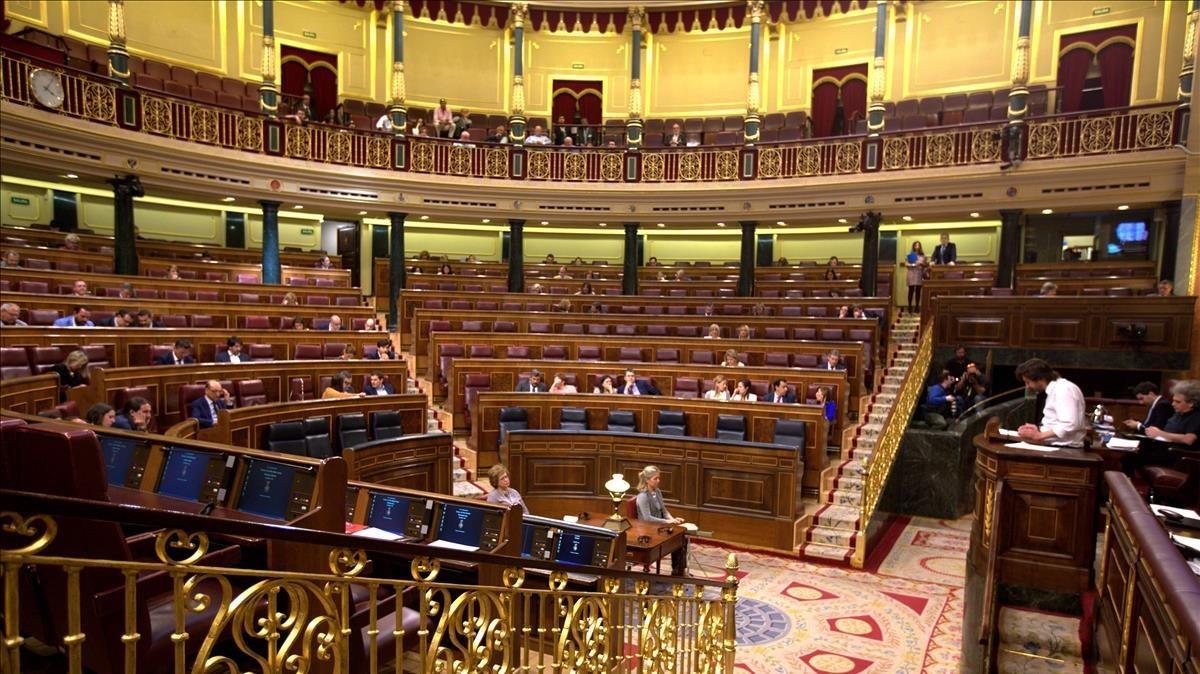 Imagen del hemiciclo semivacío del Congreso de los Diputados, en un pleno del pasado mes de mayo.