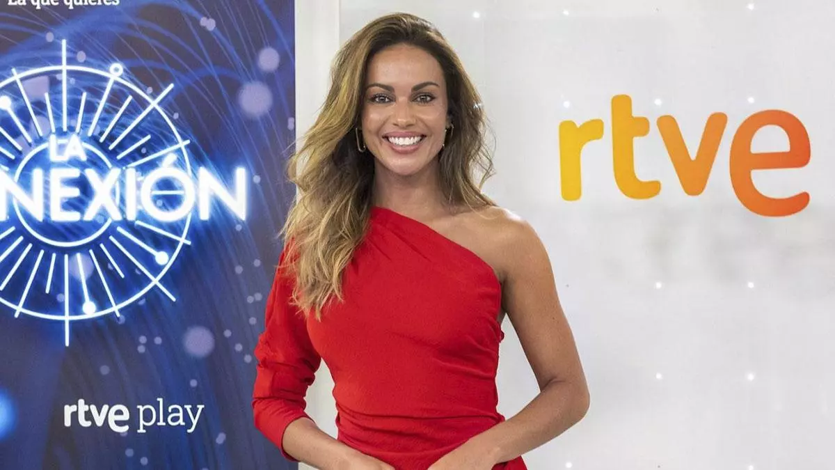 Lara Álvarez presenta ‘La conexión’, el nuevo concurso con el que vuelve a la televisión tras abandonar Mediaset, y que cuenta con esta peculiaridad