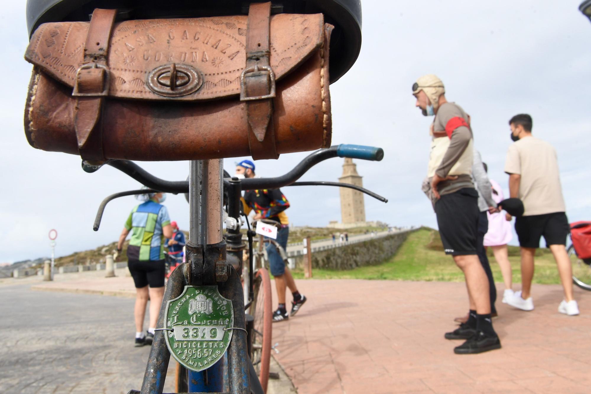 Bicis de otra época en la Torre para una movilidad segura y actual