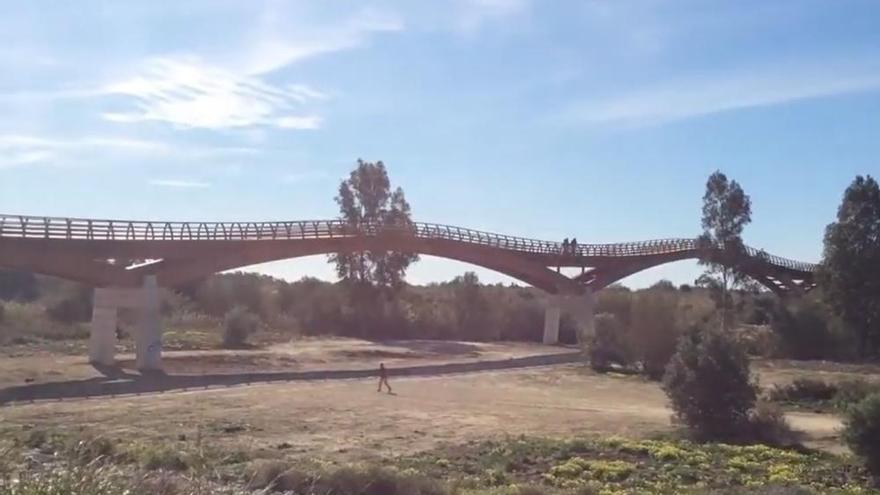 Pruebas de carga en la pasarela del Guadalhorce