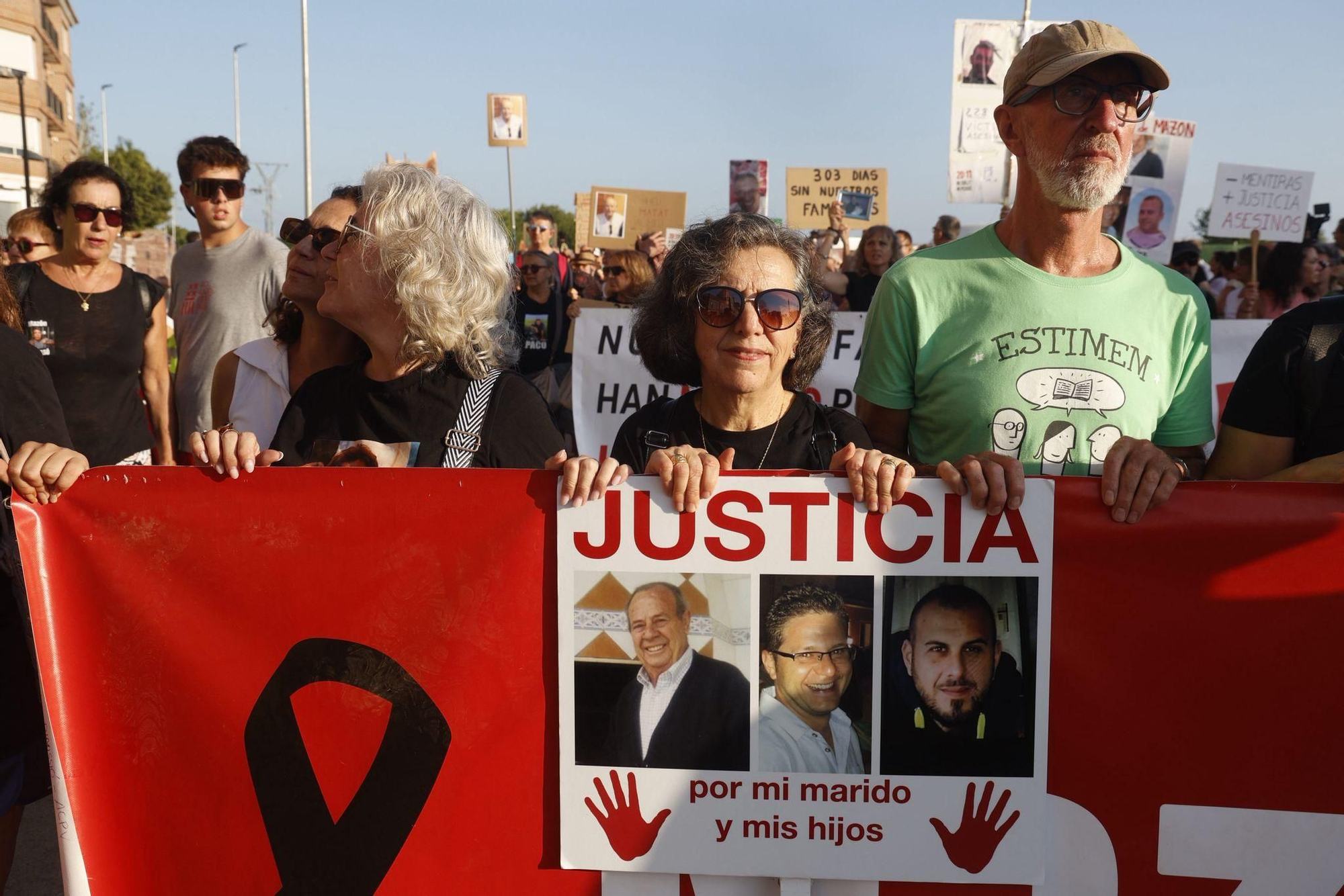 La novena manifestación contra Mazón por la gestión de la dana desde Catarroja, en imágenes