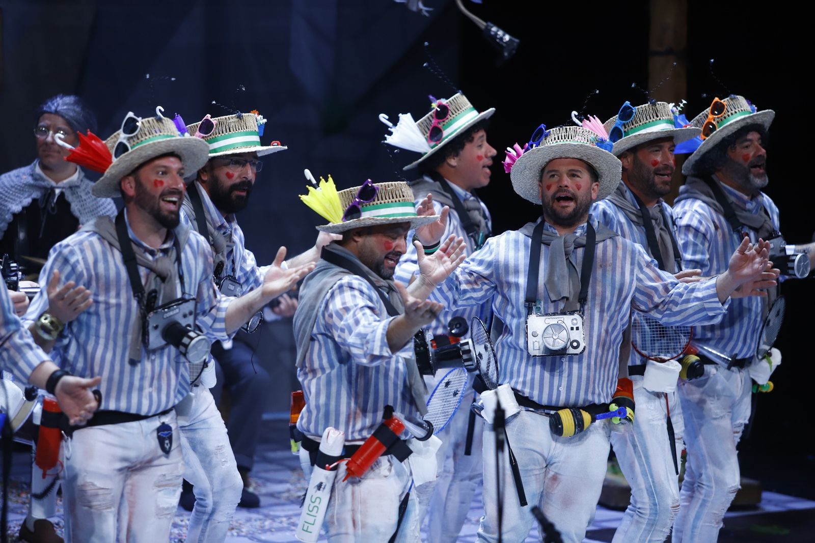 Chirigota Los Turistas Se Las Dan De Artistas