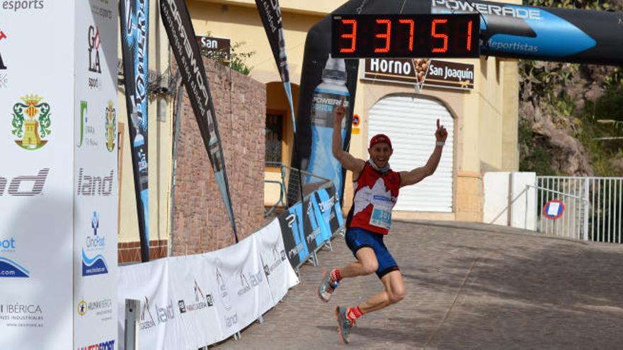 Álvaro Barba cambia ruedas por zapatillas