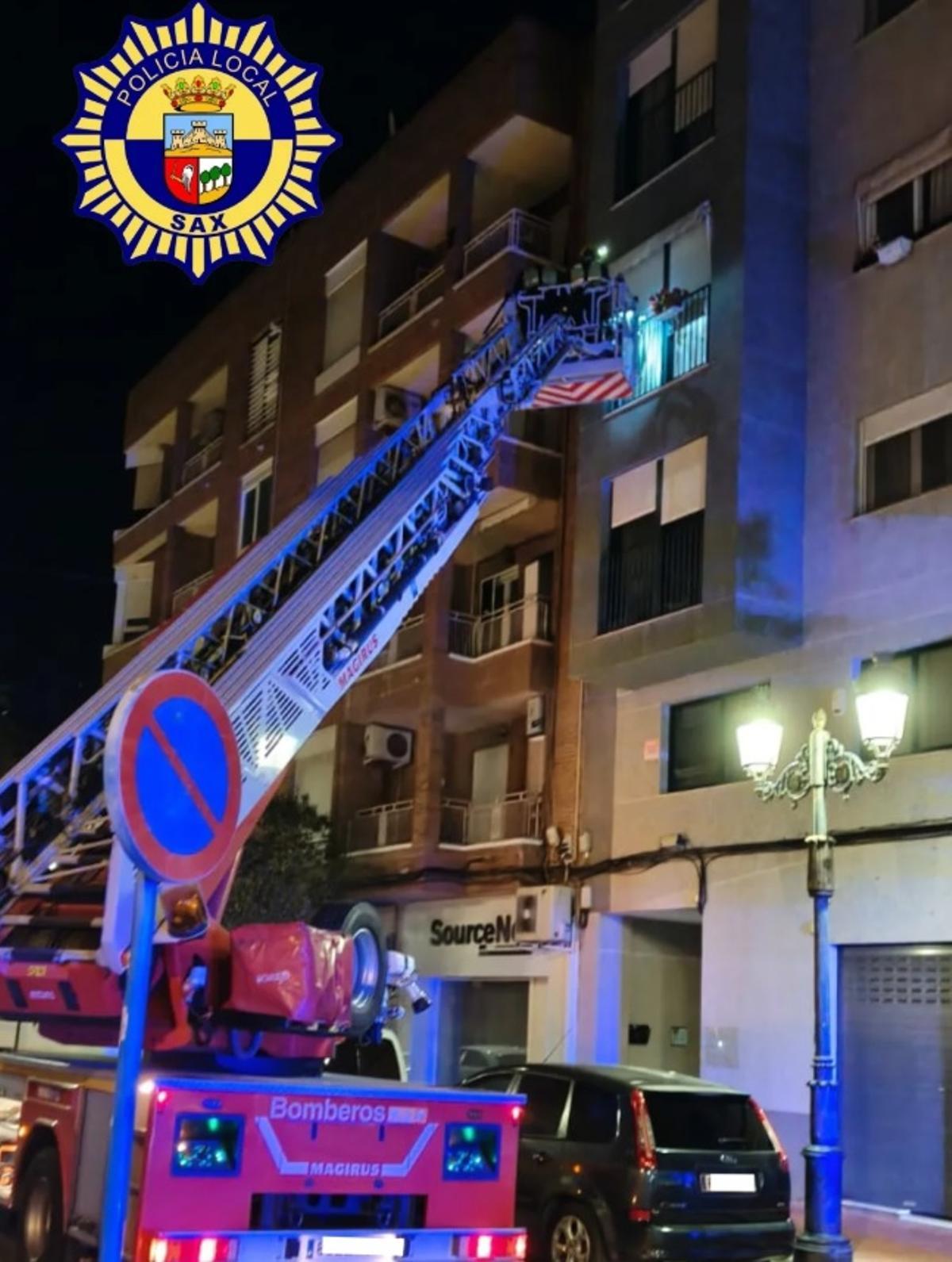 Un momento de la intervención esta pasada madrugada en Sax.