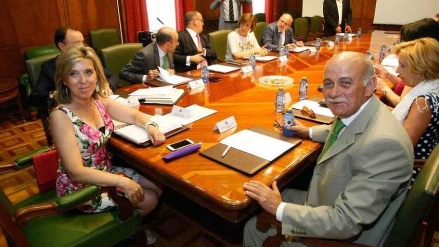 María José Salgueiro y Jerónimo García Bermejo durante la Comisión de Asistencia al Delegado.