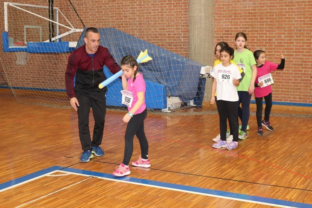 Jugando al atletismo en Alcantarilla