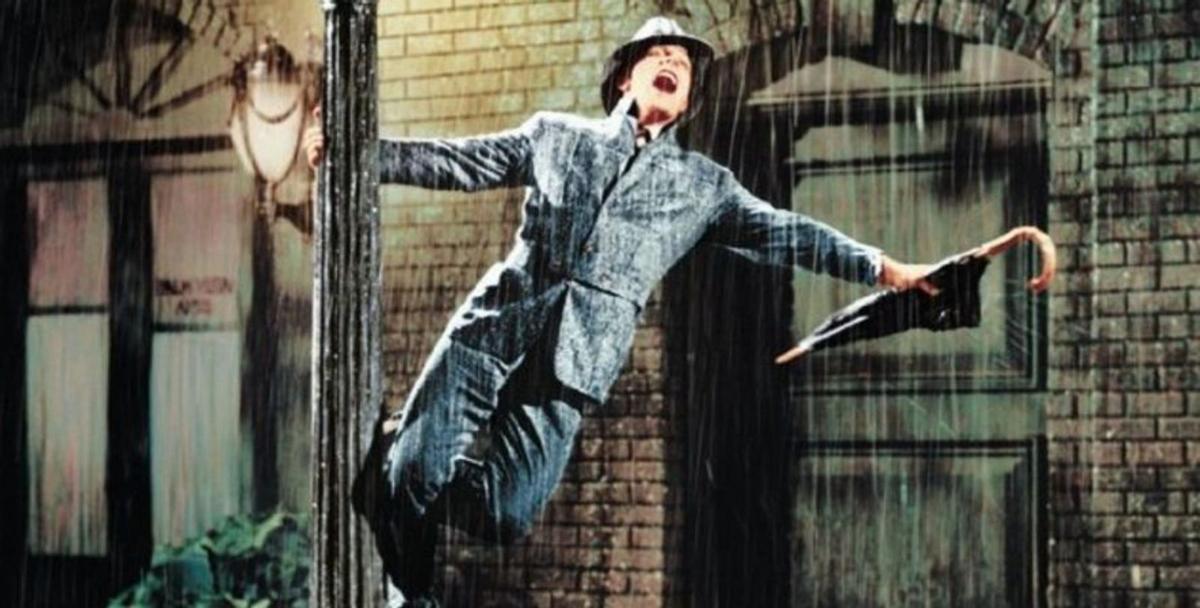 Gene Kelly, en una escena de «Cantando bajo la lluvia». 
